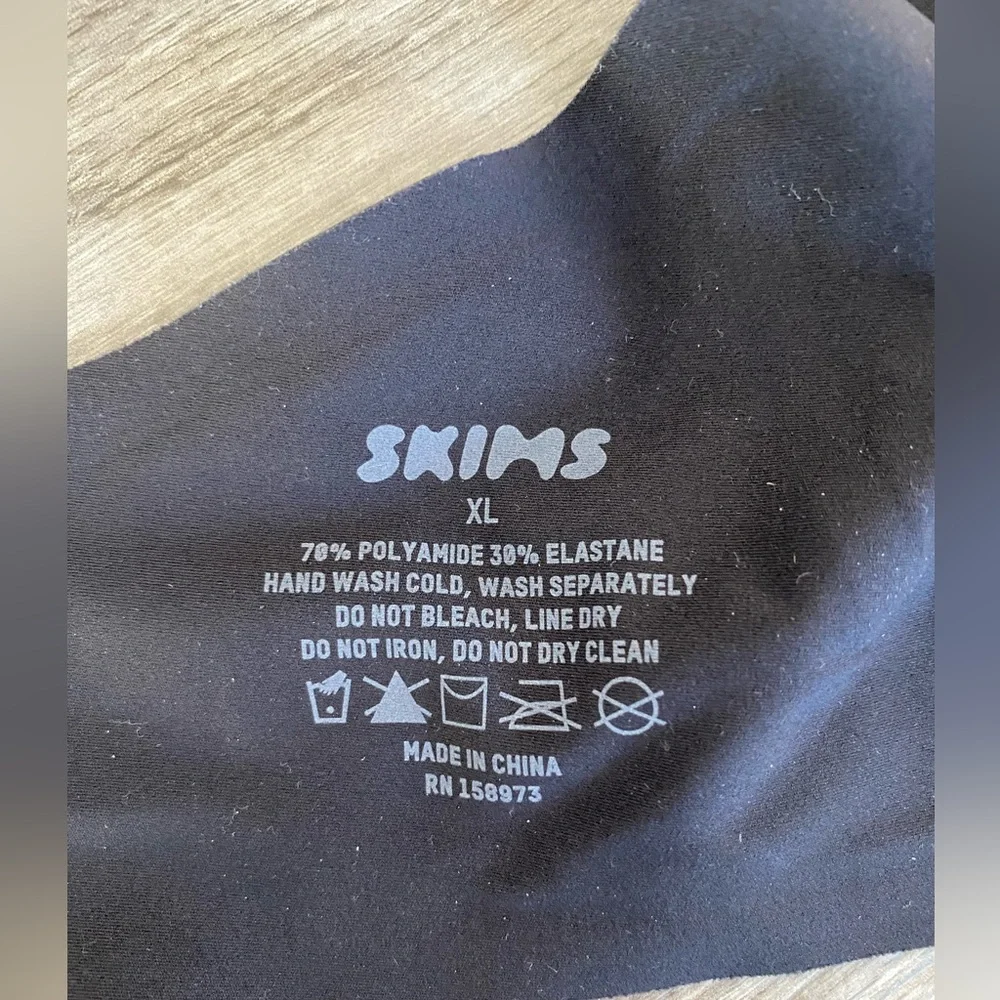 SKIMS Black Bra - Picture 2 of 3